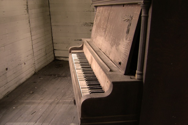 old piano for pianopage